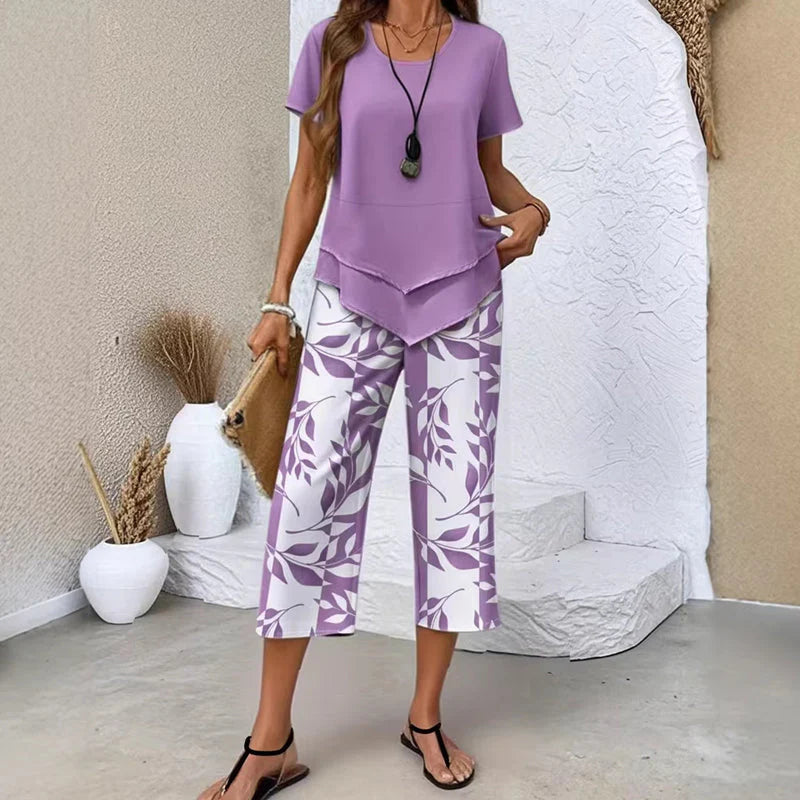 Dames outfit set met asymmetrische gelaagde top en botanisch patroon broek in paars