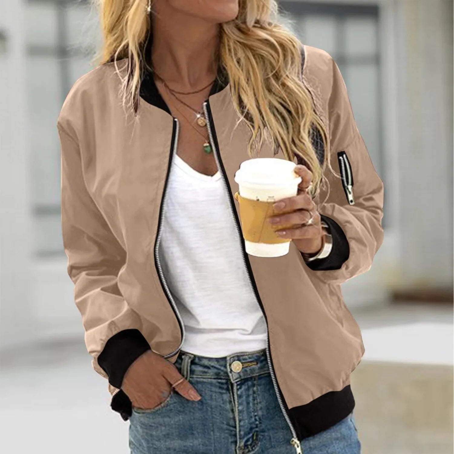 Casual dames bomber jas met praktische zakken en klassiek silhouet