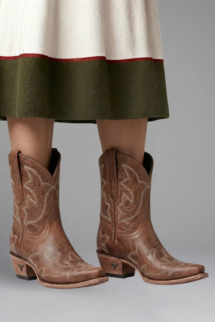 Volledige set van Western cowboy laarzen met mid-calf schacht en lage hak