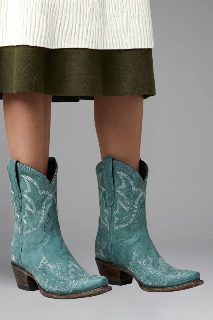 Bovenaanzicht van dames cowboy laarzen met leren bovenwerk en Western borduurwerk