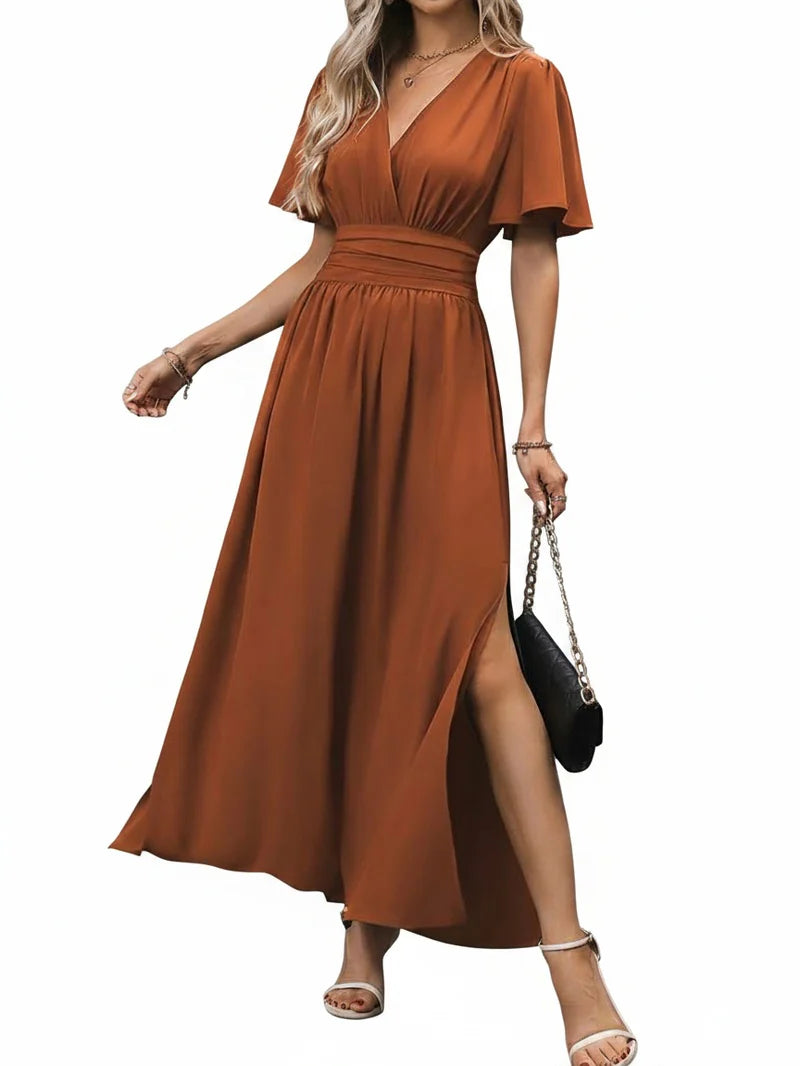 Maxi jurk met V-hals en vlindermouwen in roestbruine tint met zijsplit en hoge taille