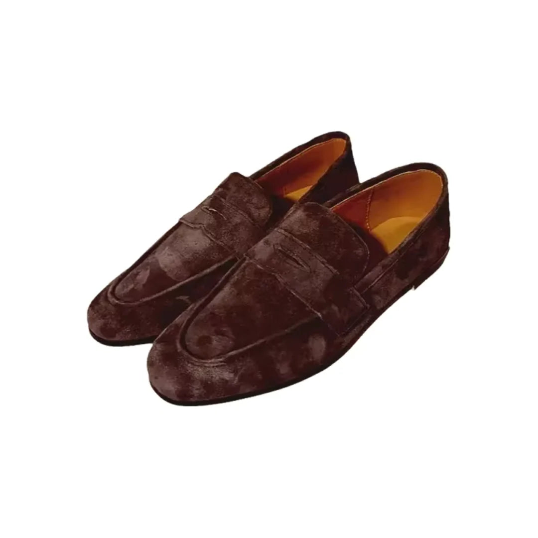 Dames loafers gedragen met geruite broek voor zakelijke en casual combinaties