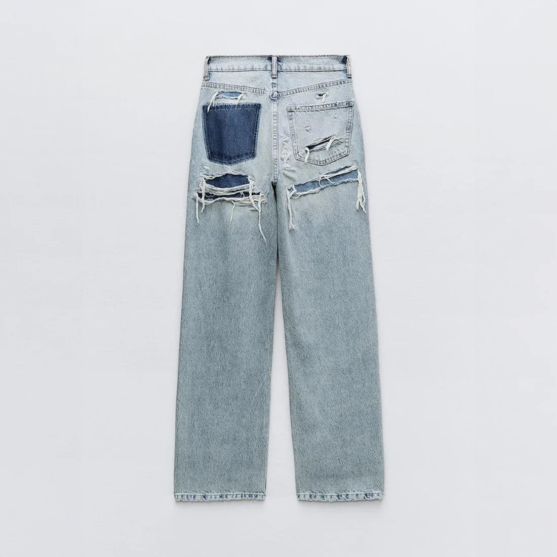 Zijaanzicht van losse straight leg jeans met vintage wassing en relaxte pasvorm