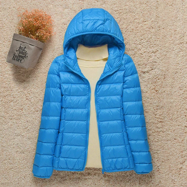 Gewatteerde jas met doorgestikte panelen en capuchon, turquoise kleur voor dames outerwear