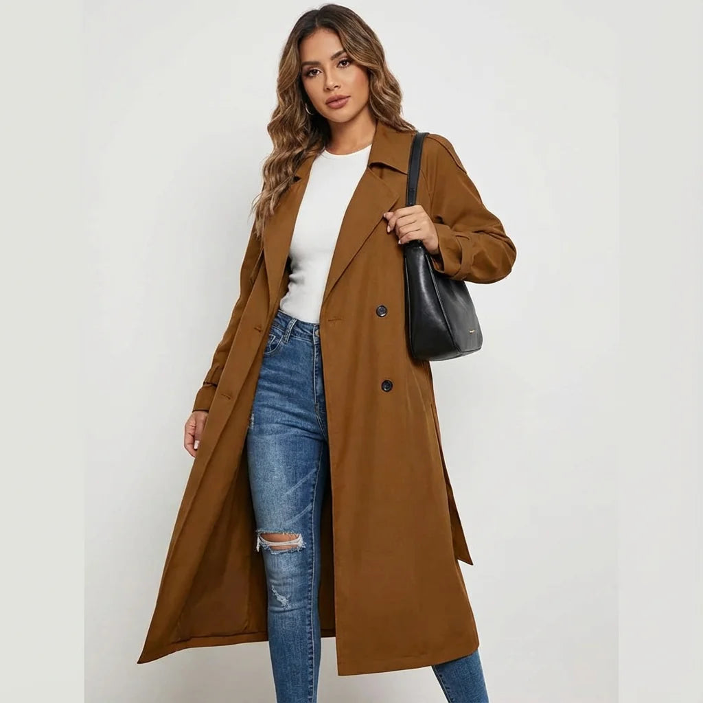 Volledige lengte weergave van beige trenchcoat met lange rechte pasvorm en elegante lijn