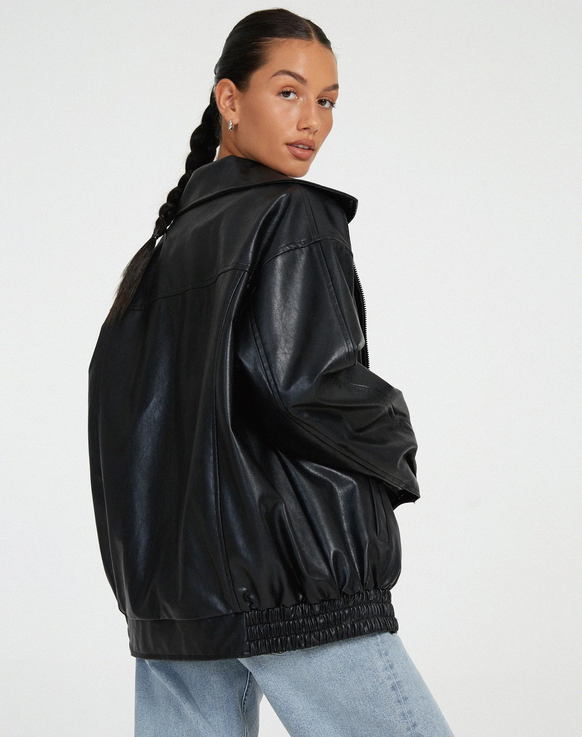Bomber jas voor dames met ritssluiting voorkant close-up weergave