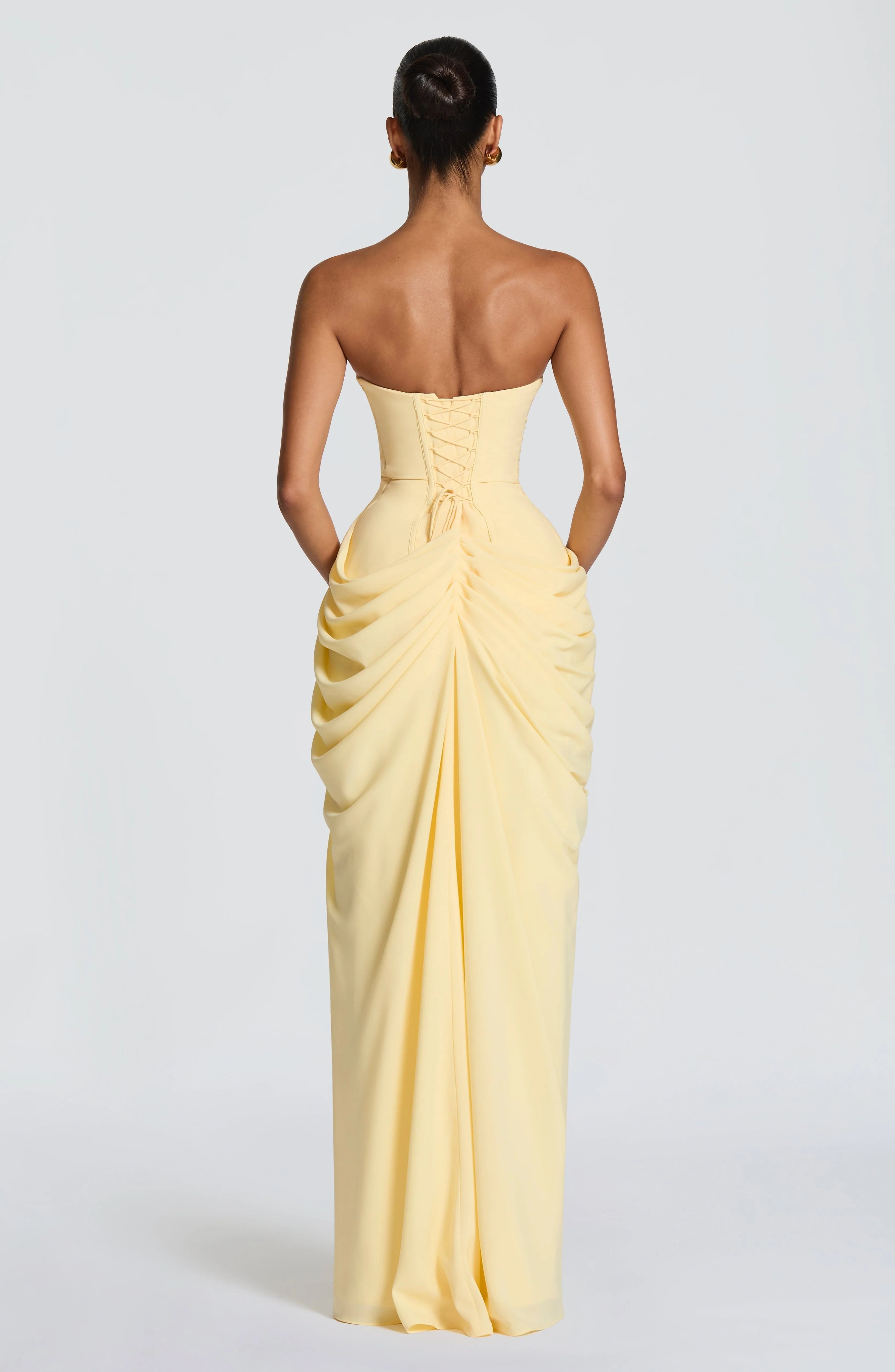 Strapless maxi jurk met corsetbovenstuk en vetersluiting voor bruiloften en avondfeesten