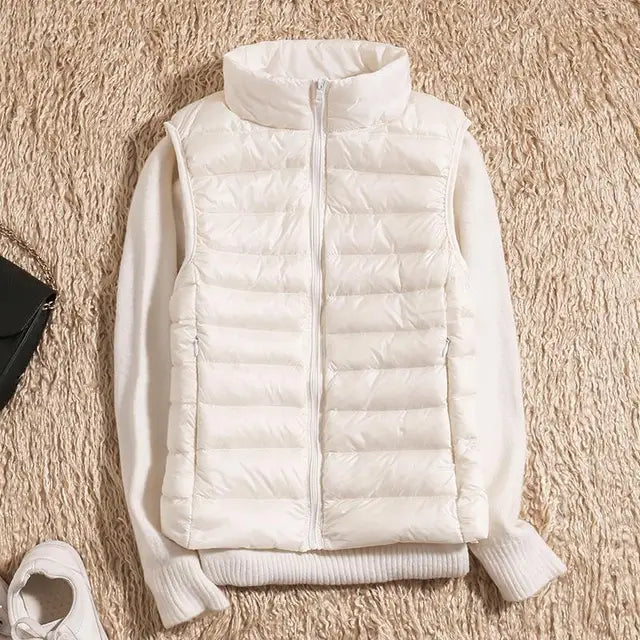 Paarse bodywarmer met mouwloos ontwerp en volledige ritssluiting voor optimale bewegingsvrijheid