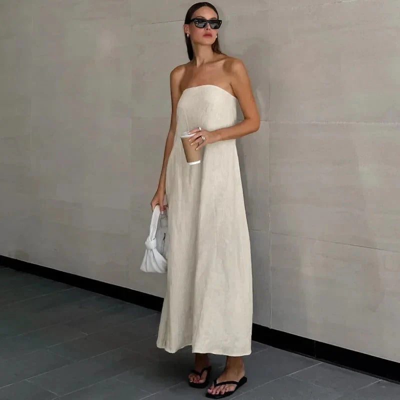 Close-up van strapless maxi jurk met ademende linnenlook stof