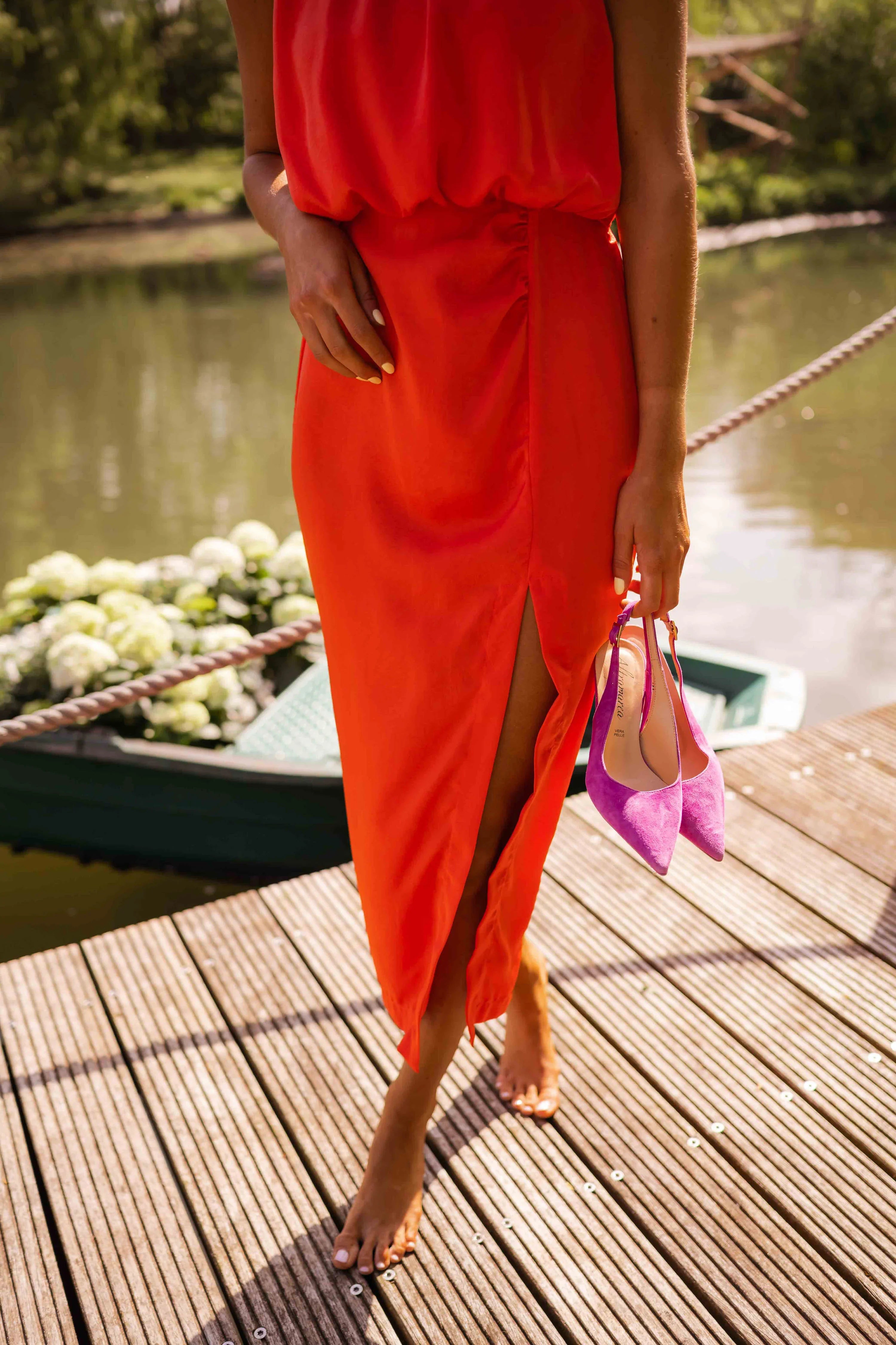 Yara | Mouwloze Midi Jurk met Split